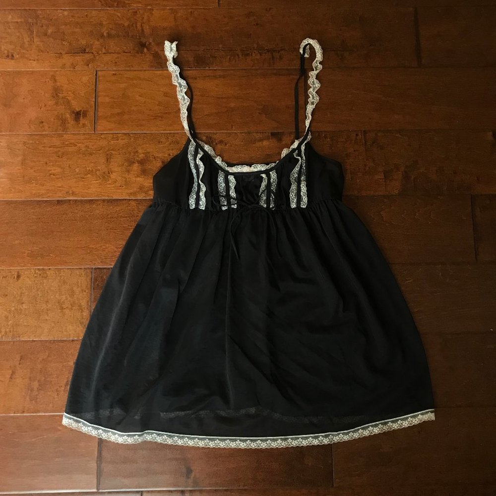 Victoria’s Secret sheer lace chemise • large